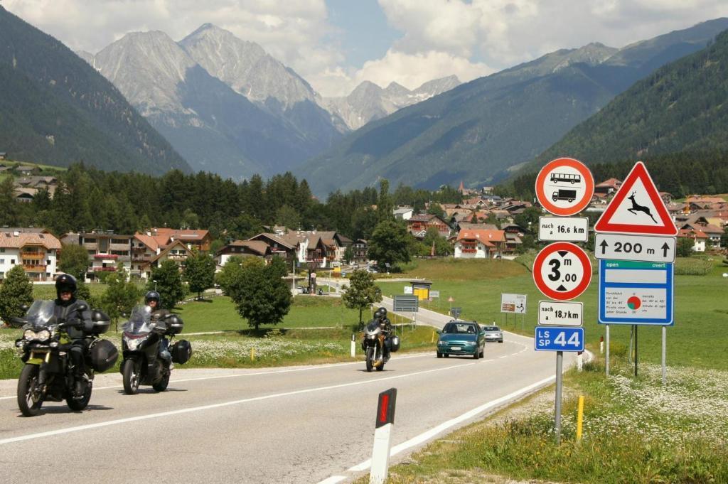 Pizzeria Restaurant Wieser Rasun di Sotto Bagian luar foto